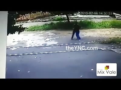 Thug Attacks the Wrong Woman,  She WONT Let Go of that Purse 