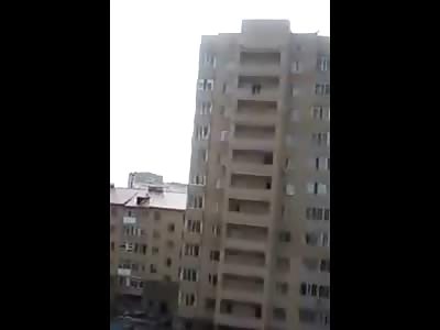 2 Girls Jump to their Death Together from High Rise in the Russian Ghetto 