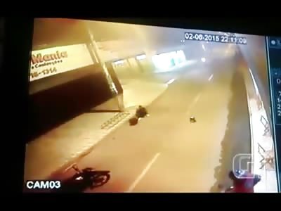 Very Bizarre and Brutal Accident Shows Three Bikes Collide