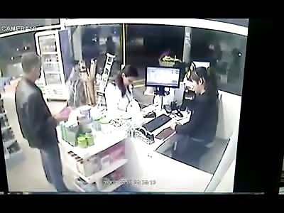 Heroic Off Duty Cop pulls his Pistol and Kills a Robber with Quick Precision 