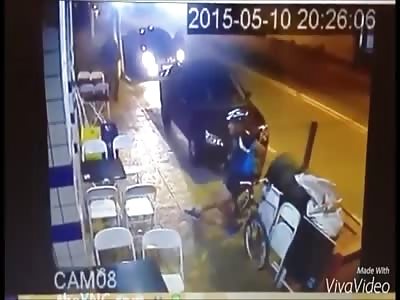 Man is Executed With Multiple Shots by the Back While Watching TV in a Bar