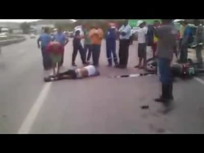 Bikers Head Completly Crushed by a Bus lies Dead on the Street