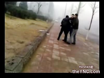 Chinese Man kidnapped on the Street in Broad Daylight?