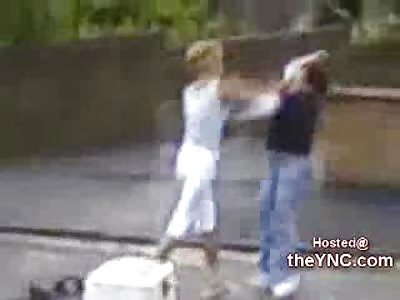 Drunk White Trash Moms Fight it out in the Street