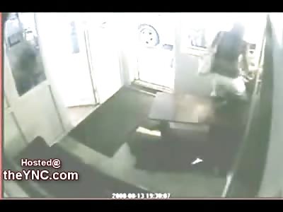 Maniac Delivers a Brutal Beating to a Woman at a Car Wash