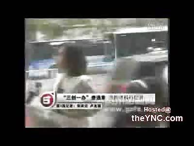 Pissed off Lady Getting a Ticket Attacks a Reporter Try to Get and Interview