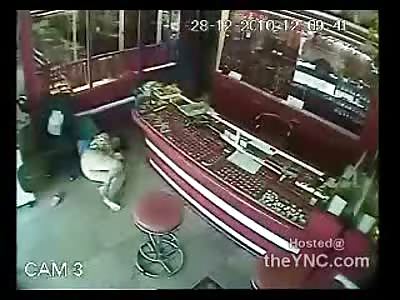 Female Store Owner Shot in the Stomach by Thief and tries Playing Dead