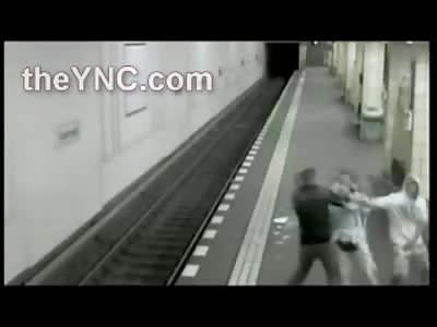 Man gets Beer Bottle to the Face KO on the Metro in Germany