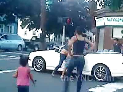 LMFAO: Lady Loses Pants During Fight in the Middle of an Intersection 