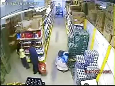 Amazing Female Thief Steals an Entire Case of Food under her Skirt