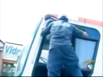 Road Rage Brazilian Style..Man puts Himself through the Glass Window and goes after the Bus Driver