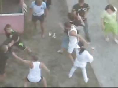 Poor Guy kicked Unconscious during Drunken Fight in front a Girl