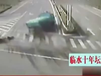WOW: Amazing Trucker takes out 2 Chinese Bikers in One Swoop