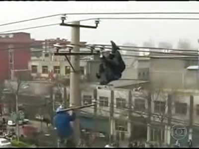 Drunk Chinese Idiot Climbs High Voltage Power-lines and Falls Before Being Rescued 