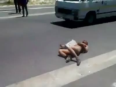Somalian Store Owner is Dragged out into the Street and Stoned to Death during Looting (User Upload) 