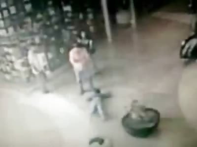 Kid falls from Escalator in Shopping Mall