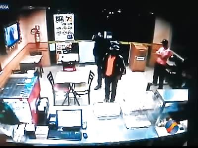 Man in Pink Shirt Being Robbed in a Fast Food Restaurant Turns the Tables and Shoots the Thieves 