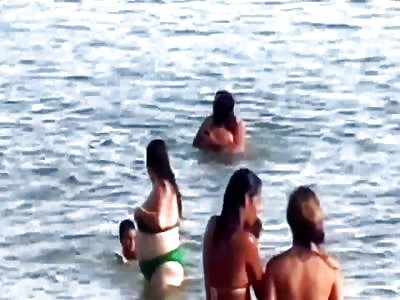 Couple Hilarious Trist in the Ocean Makes for Epic Hilarity for the Crowd on the Beach