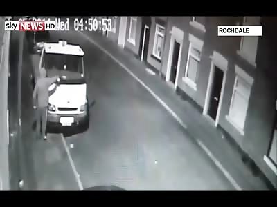 Arsonist sets his Hand on Fire and Runs down the Street CCTV