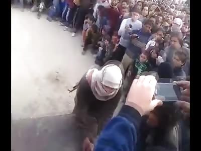 New video Tweeted Live from Syria shows Extremists cutting off a Mans Hand 