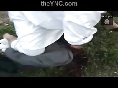 NEW Gruesome Footage of Brutal Beheading By Butcher Knife .. Fingers in Nose Like Gutting a Pig