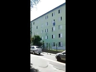 Woman Stops Traffic with Suicide from her Fourth Floor Window