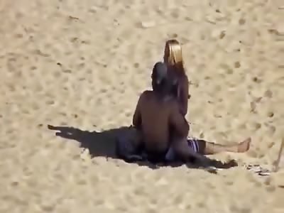 Couple Fuck on a Public Beach and Give not One Shit
