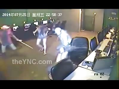 Man is Savagely Attacked inside an Internet Cafe, Hacked and Killed by Brutal Machete Blows