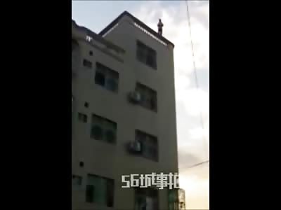 Man in China Leaps to his Death from Rooftop all While being Recorded 