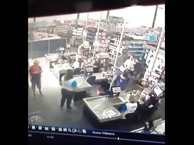 Off Duty Cop Shoots a Robber Multiple Times in Line at Grocery Store 