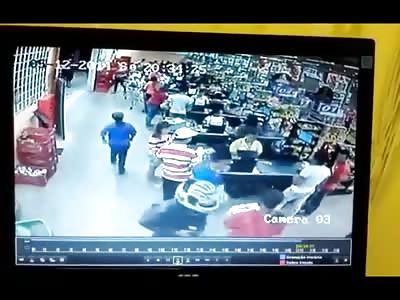 Poor Customer is Shot and Killed During Gunfight with Police and Thief 