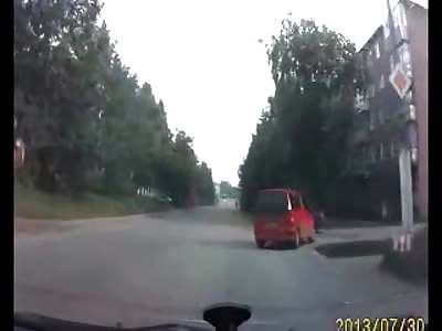 Russian driver causes car to crash by honking at it.