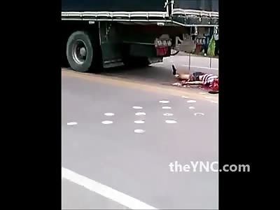 Cyclist lies on the street with his head crushed by truck