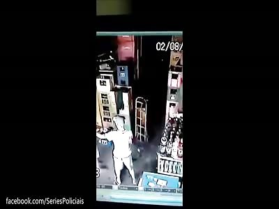  Robbery Victim Reacts and Sends Thief to Hell
