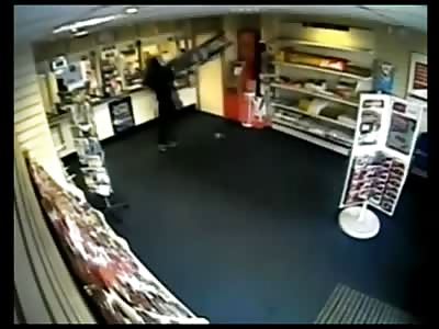 Desperate Thief  Rob Post Office in UK- Christmas Eve