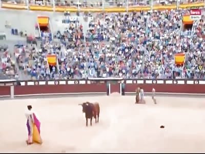 Full Video: bull stab in the face bullfighter SaÃºl JimÃ©nez 