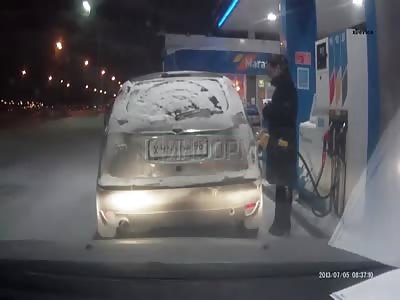 Brilliant Female tries Checking her Fuel Level with a Lighter...