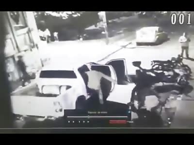 Man is killed during Street Fight..Suddenly goes Limp..