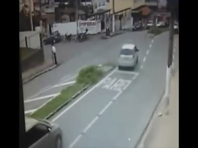 Motorcyclist Flips Mid Air and Lands with a Broken Neck 