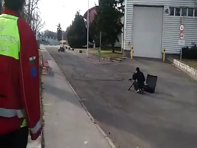 Motorcyclists doing Stunts Loses Control and Breaks his Wrist in Nasty Accident 