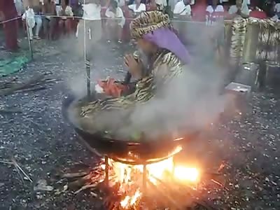 Thai hermit boil himself in the big pan