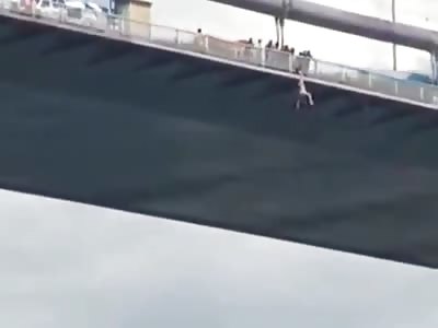 Man Commits Suicide Jumping from 65 Meter High Bridge