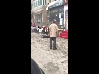 Man Beats the Shit out of a Woman on the Street..... White Knight Comes to Help and Knocks Woman Beater Out Cold