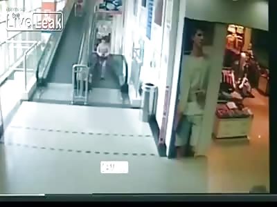 CHINA WOMAN KILLED BY RUNAWAY SHOPPING CART
