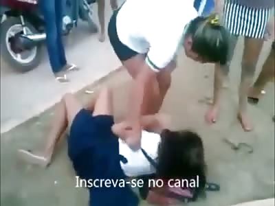 *Brazil* Slutty schoolgirls slap and pull hair of girl who allegedly hit on their boyfriends