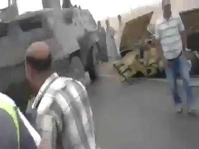 Armored vehicles were running on the Ring 