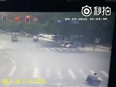FAST AND BRUTAL ACCIDENT IN CHINA