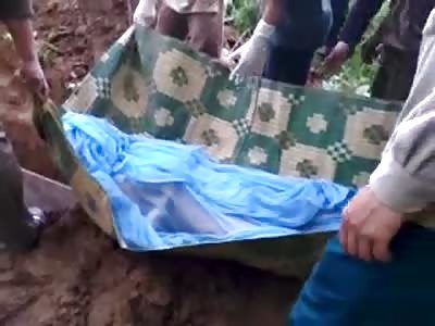 WOMAN CORPSE REMOVED FROM WATER AND BURIED NAKED TO RIVER BANKS