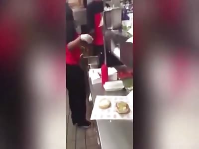 CHECKERS EMPLOYEE CAUGHT WIPING BURGER ON FLOOR