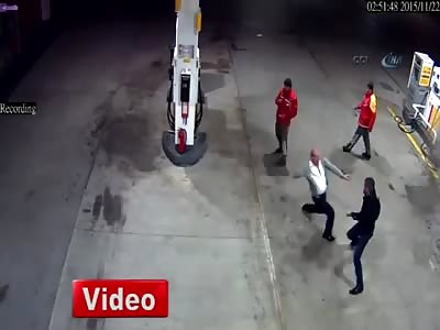 MAN DIES STABBED IN THE NECK DURING FIGHT IN A GAS STATION